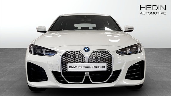 BMW i4 8 of 12