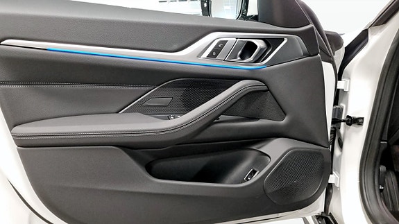 BMW i4 11 of 12