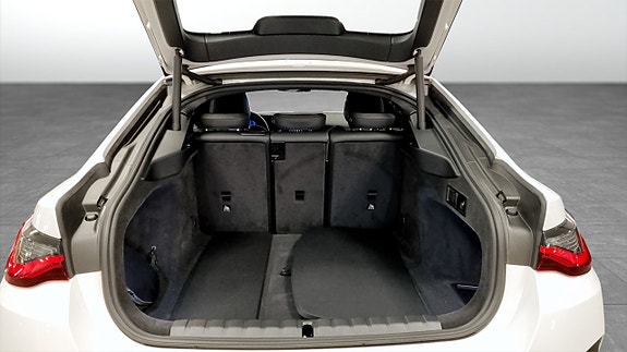 BMW i4 10 of 12