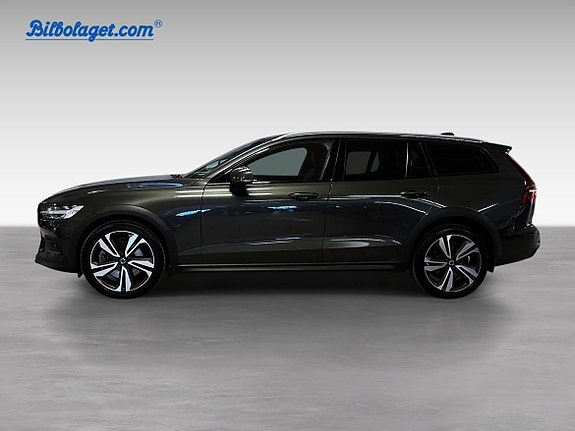 Volvo V60 Cross Country 4 of 17