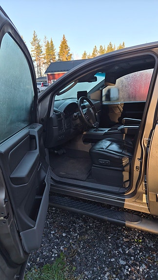 Nissan Titan 9 of 12