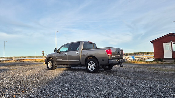 Nissan Titan 3 of 12
