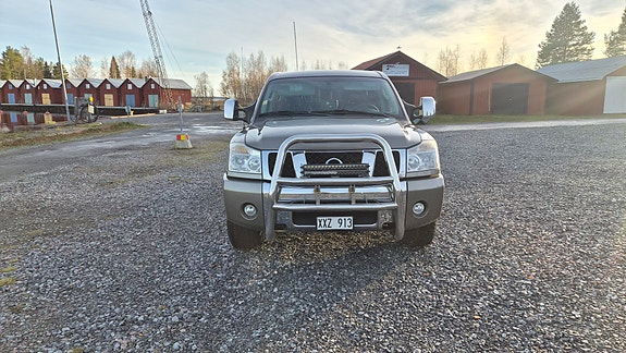 Nissan Titan 8 of 12