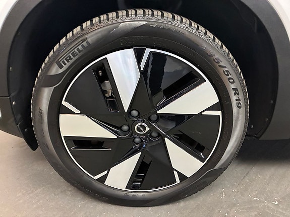 Volvo XC40 5 of 23
