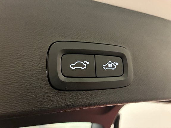 Volvo XC40 11 of 23