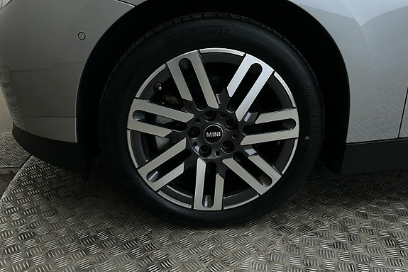 MINI Cooper E 11 of 19