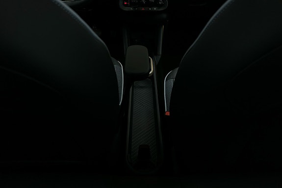 MINI Cooper E 14 of 19