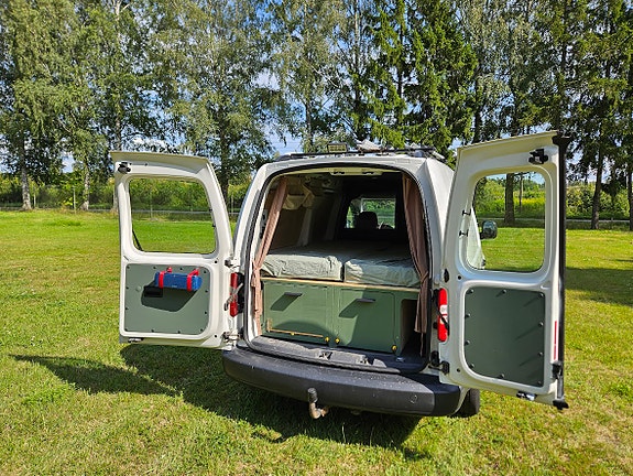 Volkswagen Caddy Maxi 2 of 30