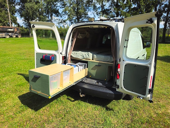 Volkswagen Caddy Maxi 28 of 30