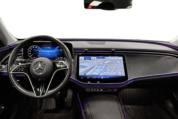 Mercedes-Benz E300 de 8 of 26