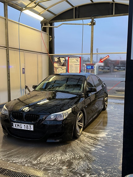 BMW 530d 2 of 6