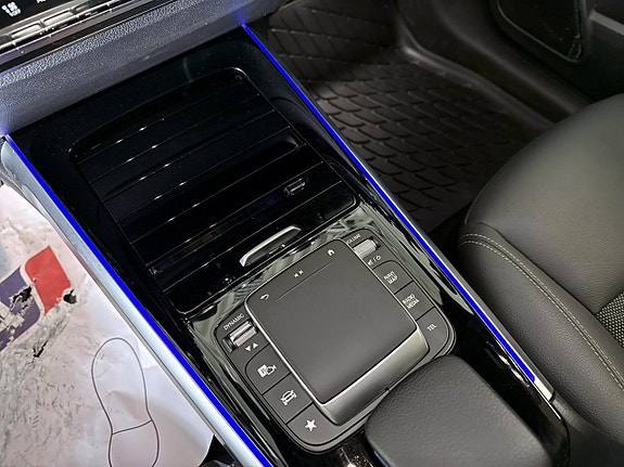 Mercedes-Benz EQB300 8 of 16