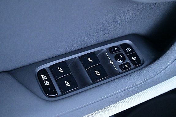 Polestar 2 10 of 27