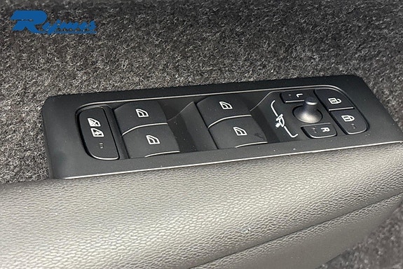 Volvo EC40 25 of 25