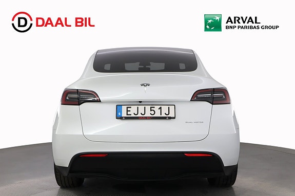 Tesla Model Y 7 of 24