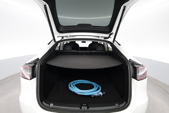 Tesla Model Y 23 of 24