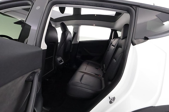 Tesla Model Y 12 of 24