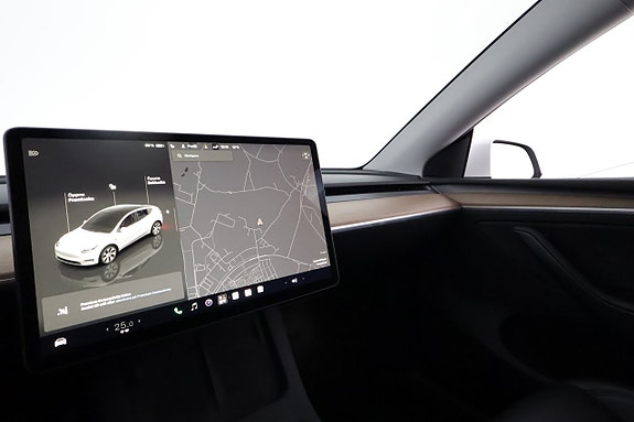 Tesla Model Y 20 of 24