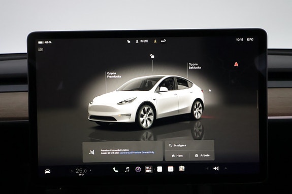 Tesla Model Y 16 of 24