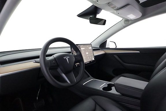 Tesla Model Y 11 of 24