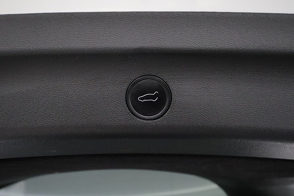 Tesla Model Y 24 of 24