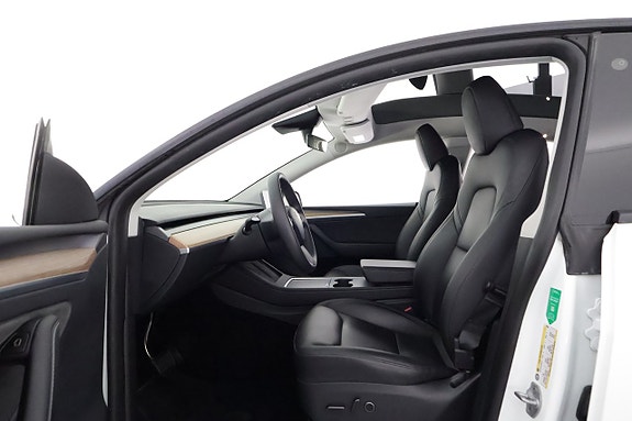 Tesla Model Y 10 of 24