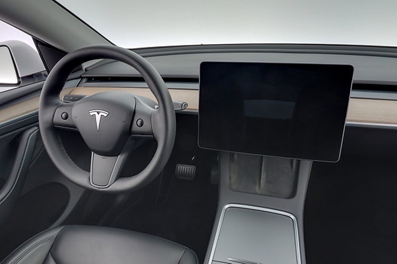 Tesla Model Y 15 of 24