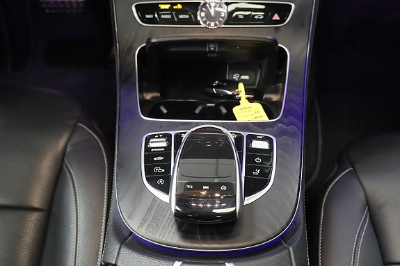 Mercedes-Benz E 220 d 21 of 23