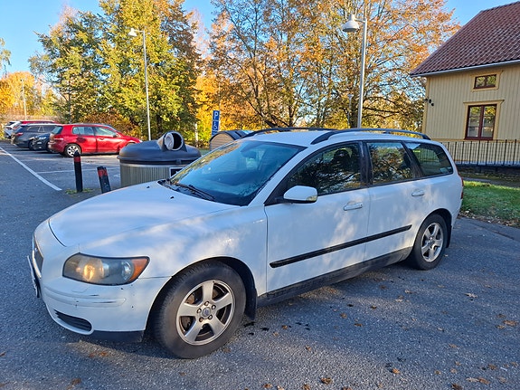 Volvo V50 2 of 10