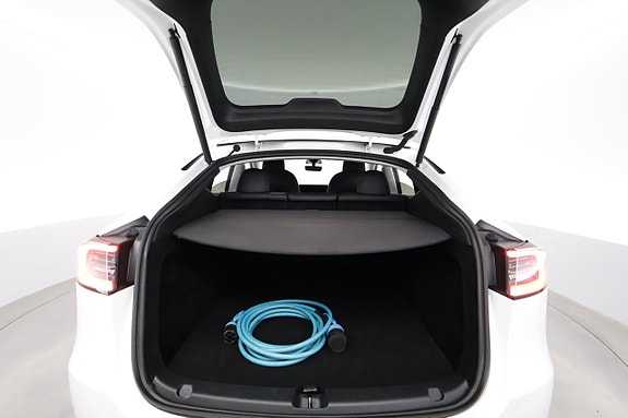 Tesla Model Y 25 of 26