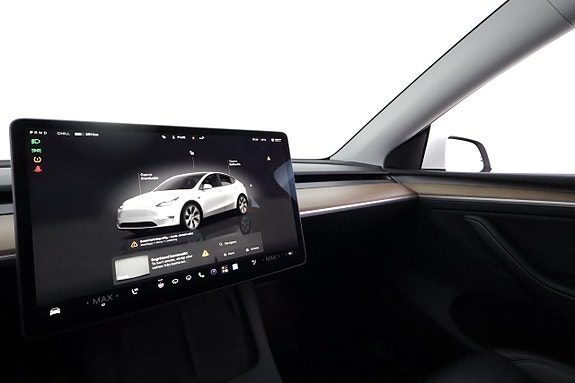 Tesla Model Y 22 of 26