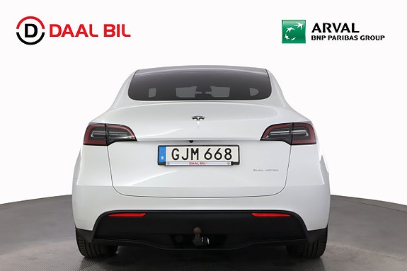 Tesla Model Y 7 of 26