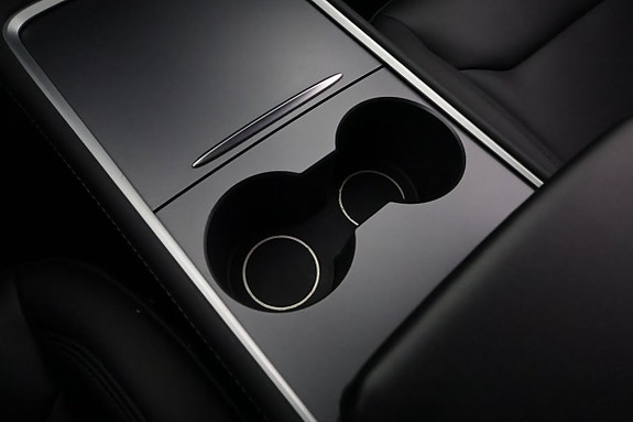 Tesla Model Y 23 of 26