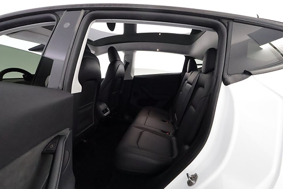 Tesla Model Y 12 of 26