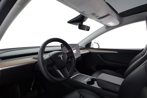 Tesla Model Y 11 of 26