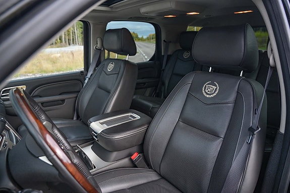 Cadillac Escalade 14 of 22