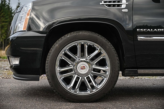 Cadillac Escalade 9 of 22