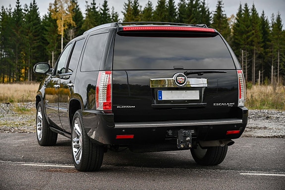Cadillac Escalade 10 of 22
