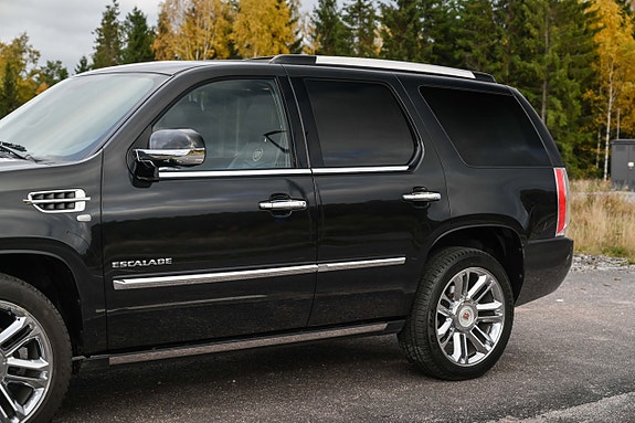Cadillac Escalade 8 of 22
