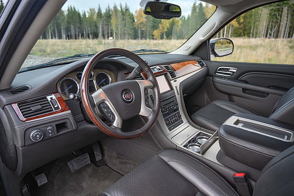 Cadillac Escalade 12 of 22