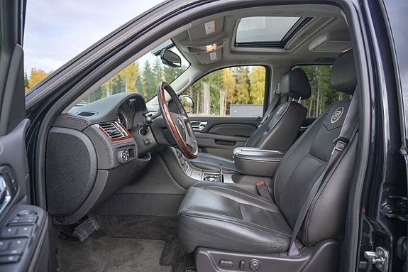 Cadillac Escalade 13 of 22