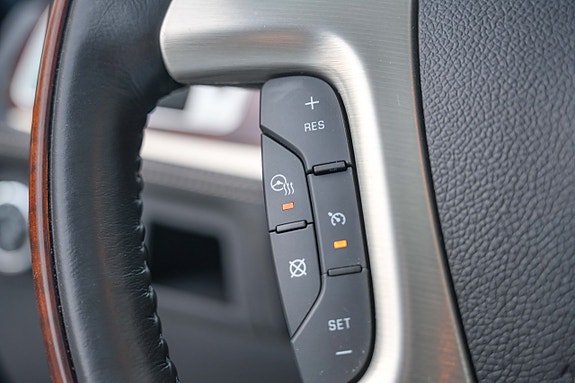 Cadillac Escalade 16 of 22