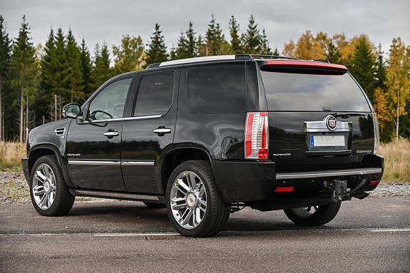 Cadillac Escalade 3 of 22