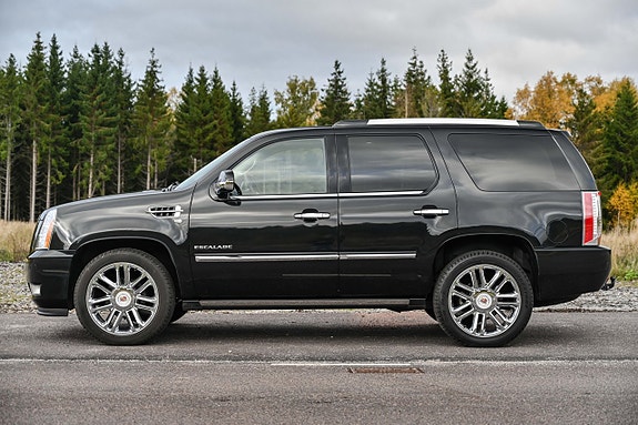 Cadillac Escalade 2 of 22