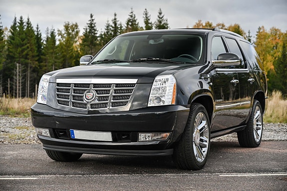 Cadillac Escalade 4 of 22