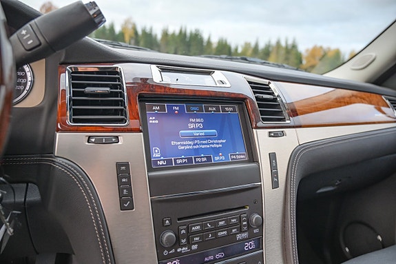 Cadillac Escalade 17 of 22