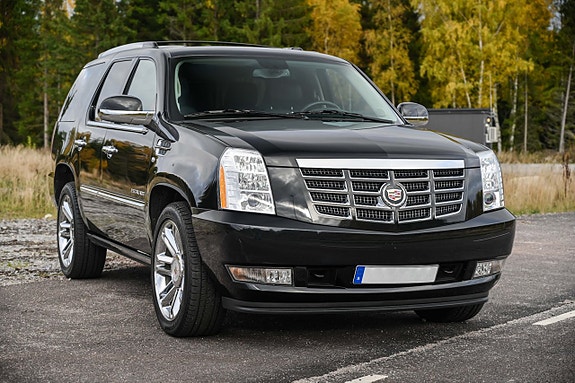 Cadillac Escalade 7 of 22