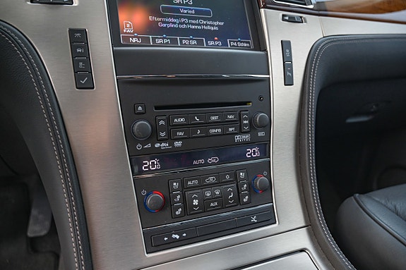 Cadillac Escalade 18 of 22