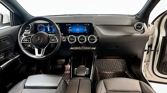 Mercedes-Benz EQA250+ 4 of 13