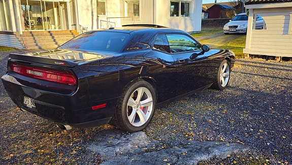Dodge Challenger 4 of 7